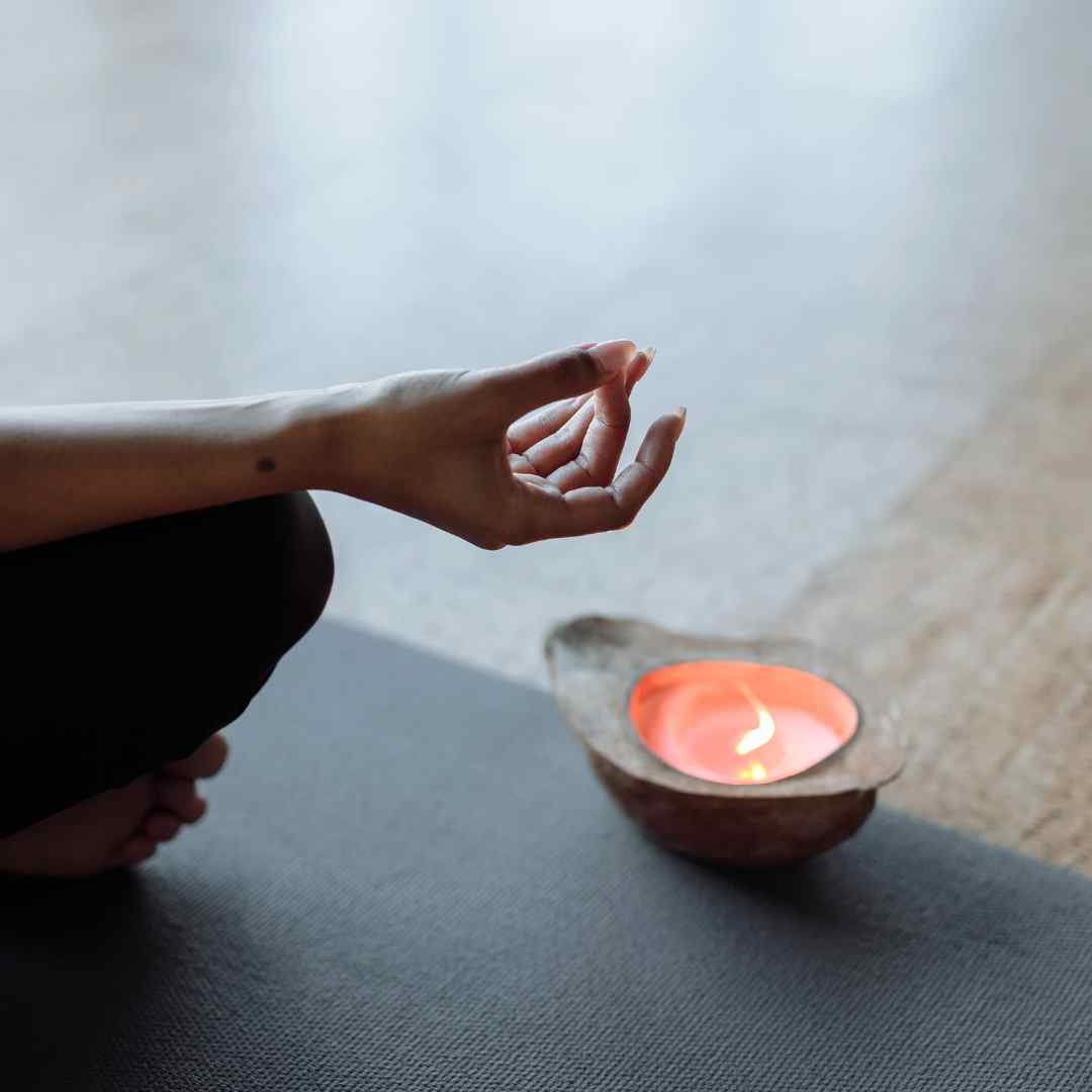 Elimi biraz tutar mısın?